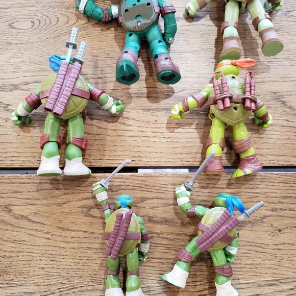 lot of TMNT Teenage Mutant Ninja Turtles small to xl action figures & weapons